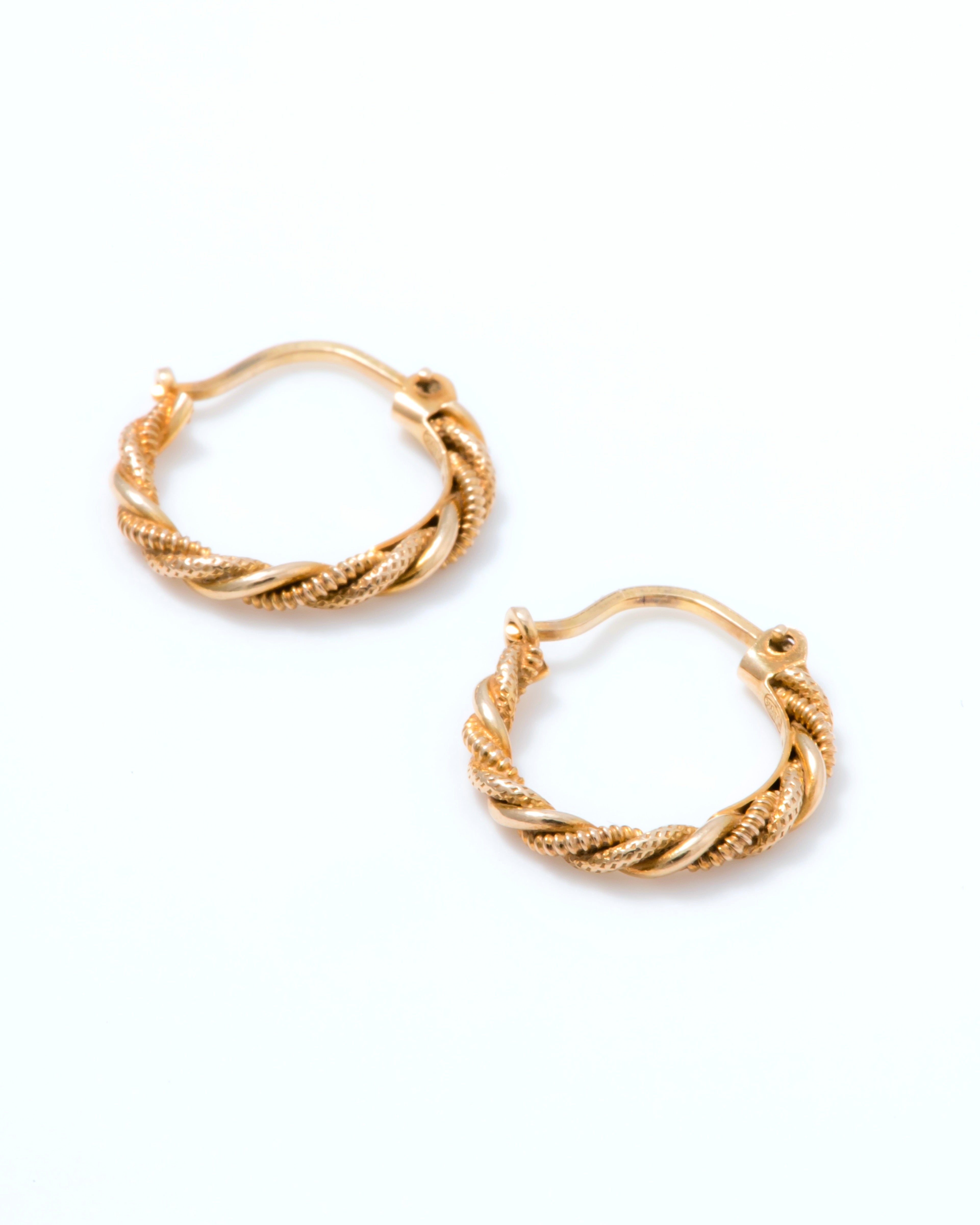 Dainty Twist Hoops - 15mm