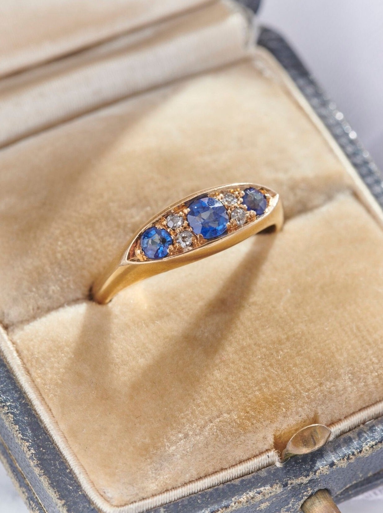 Antique Sapphire & Diamond Ring