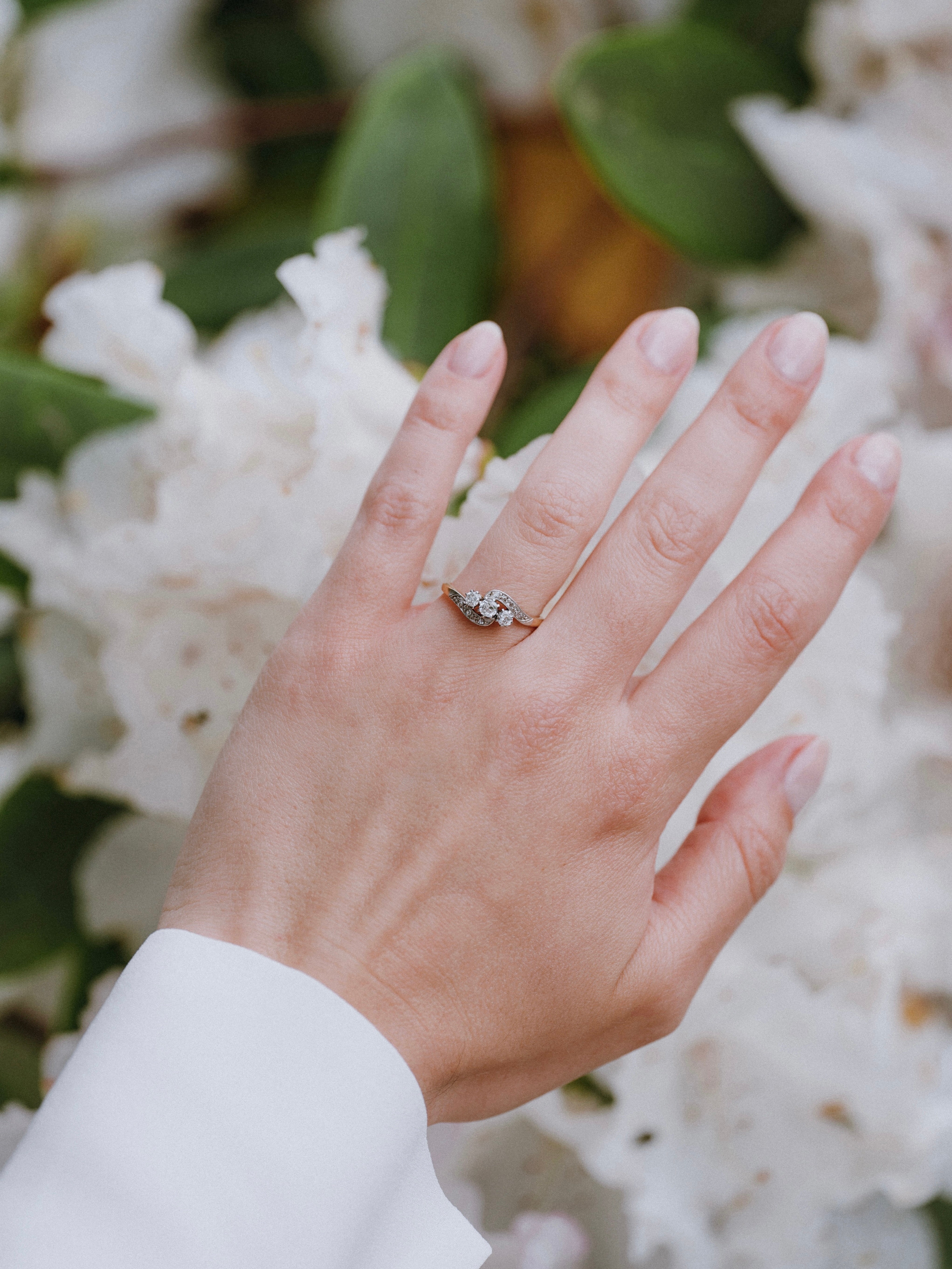 Belle Époque Crossover Diamond Ring