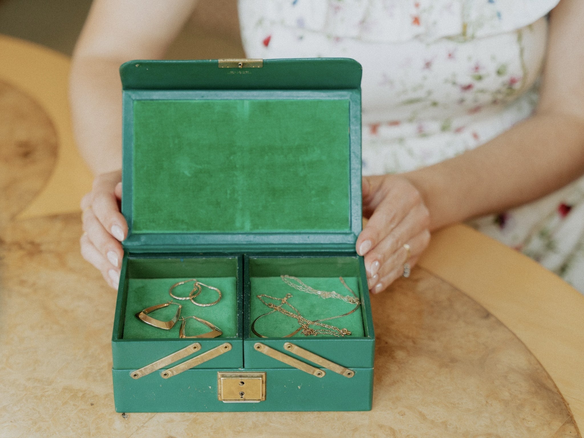Vintage Green Cantilever Box