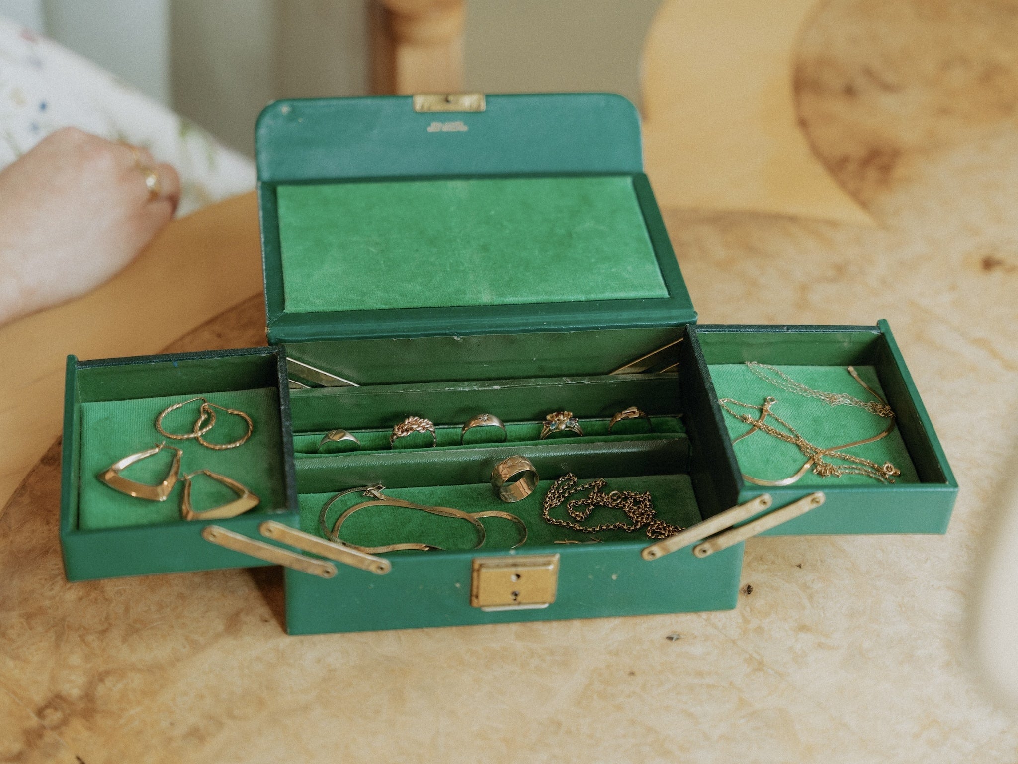 Vintage Green Cantilever Box