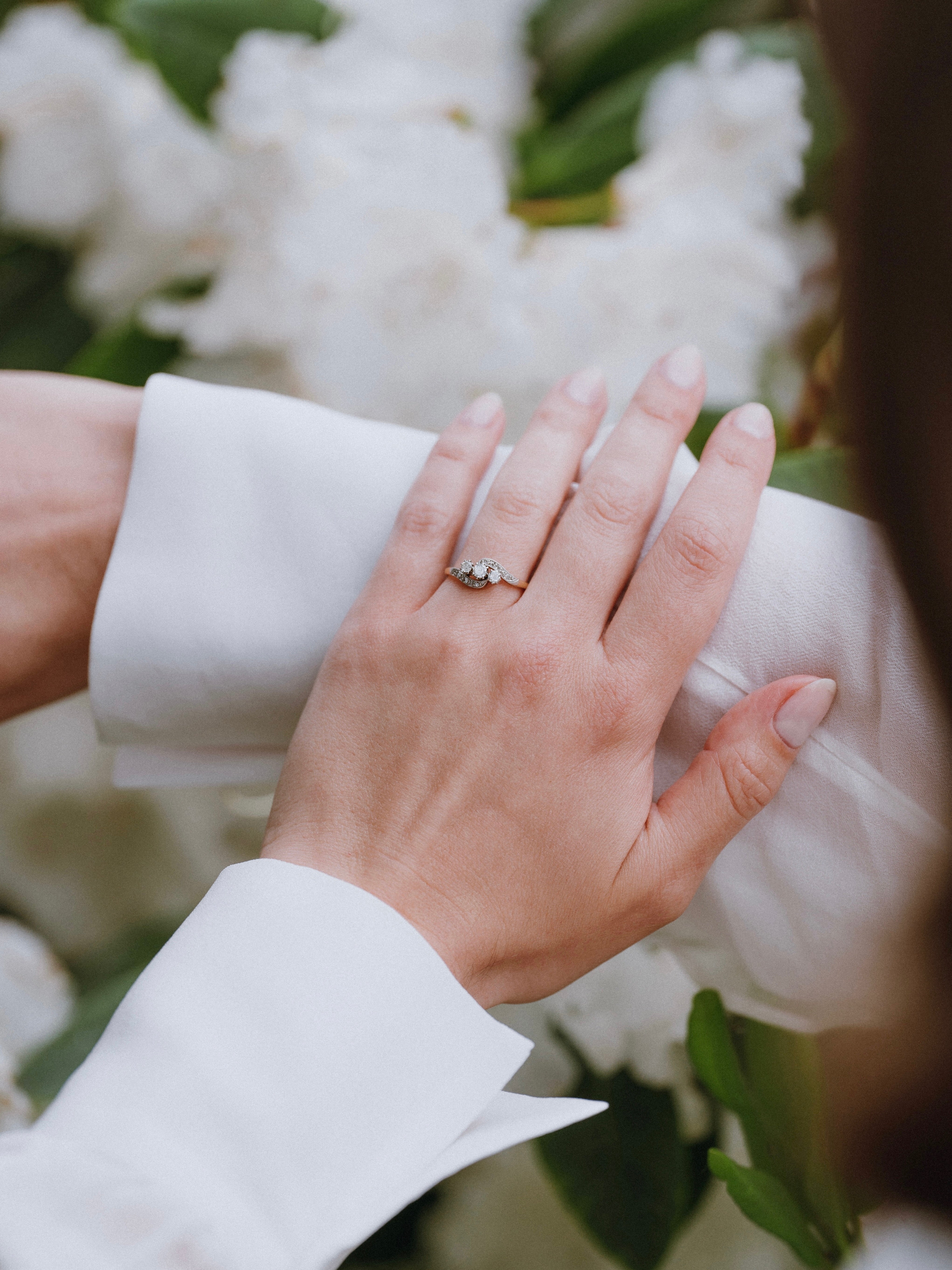 Belle Époque Crossover Diamond Ring