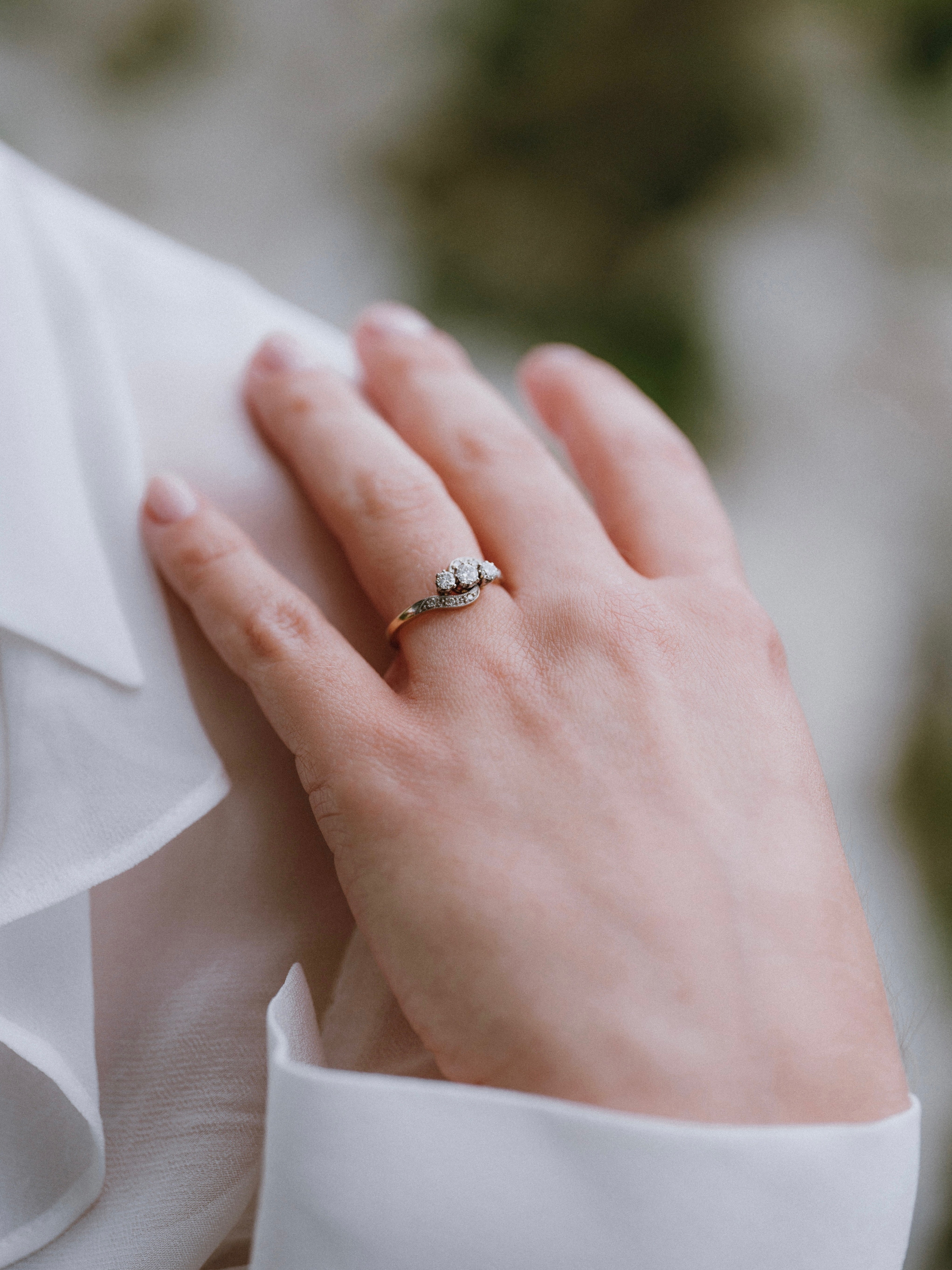 Belle Époque Crossover Diamond Ring