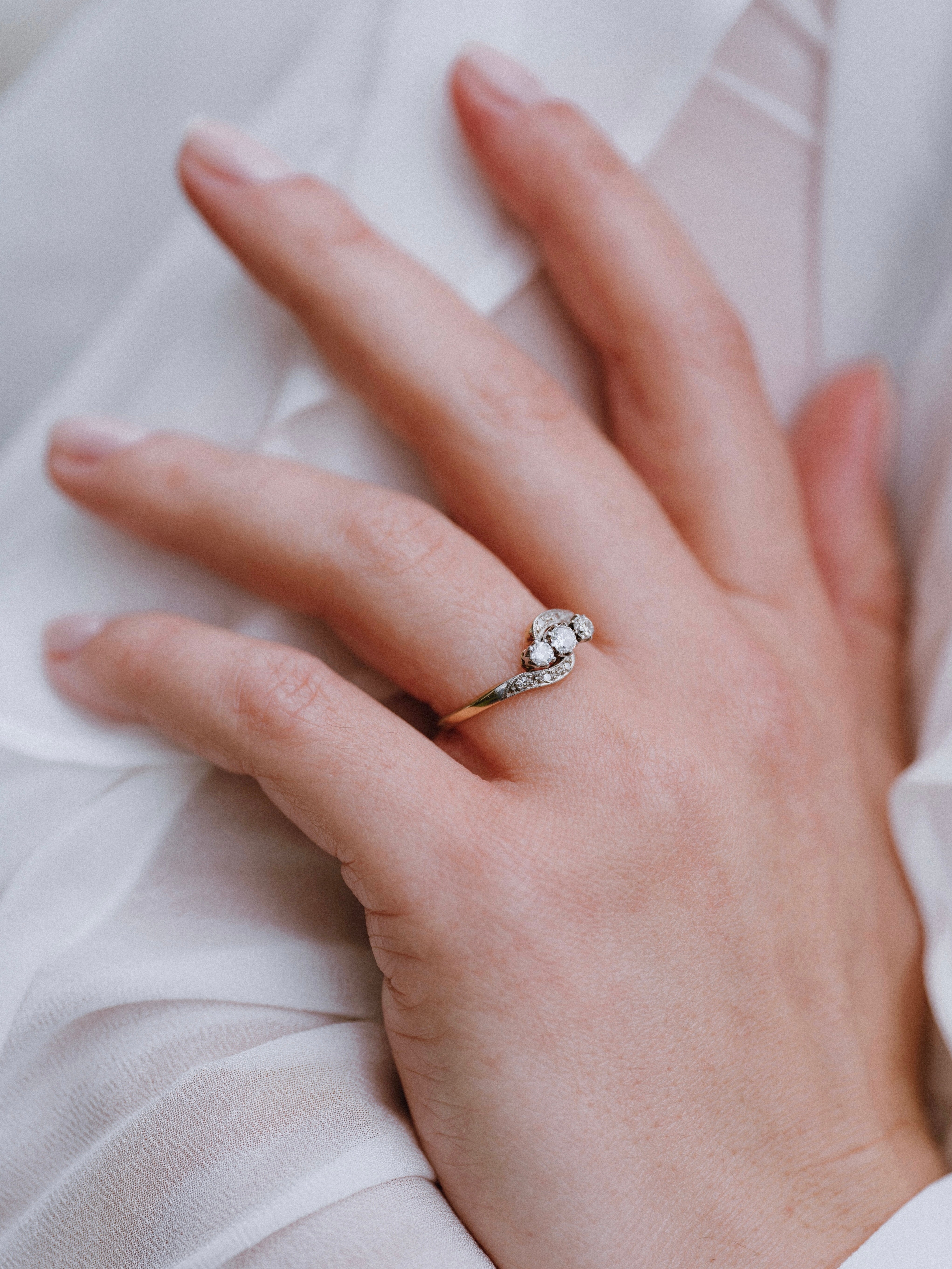 Belle Époque Crossover Diamond Ring