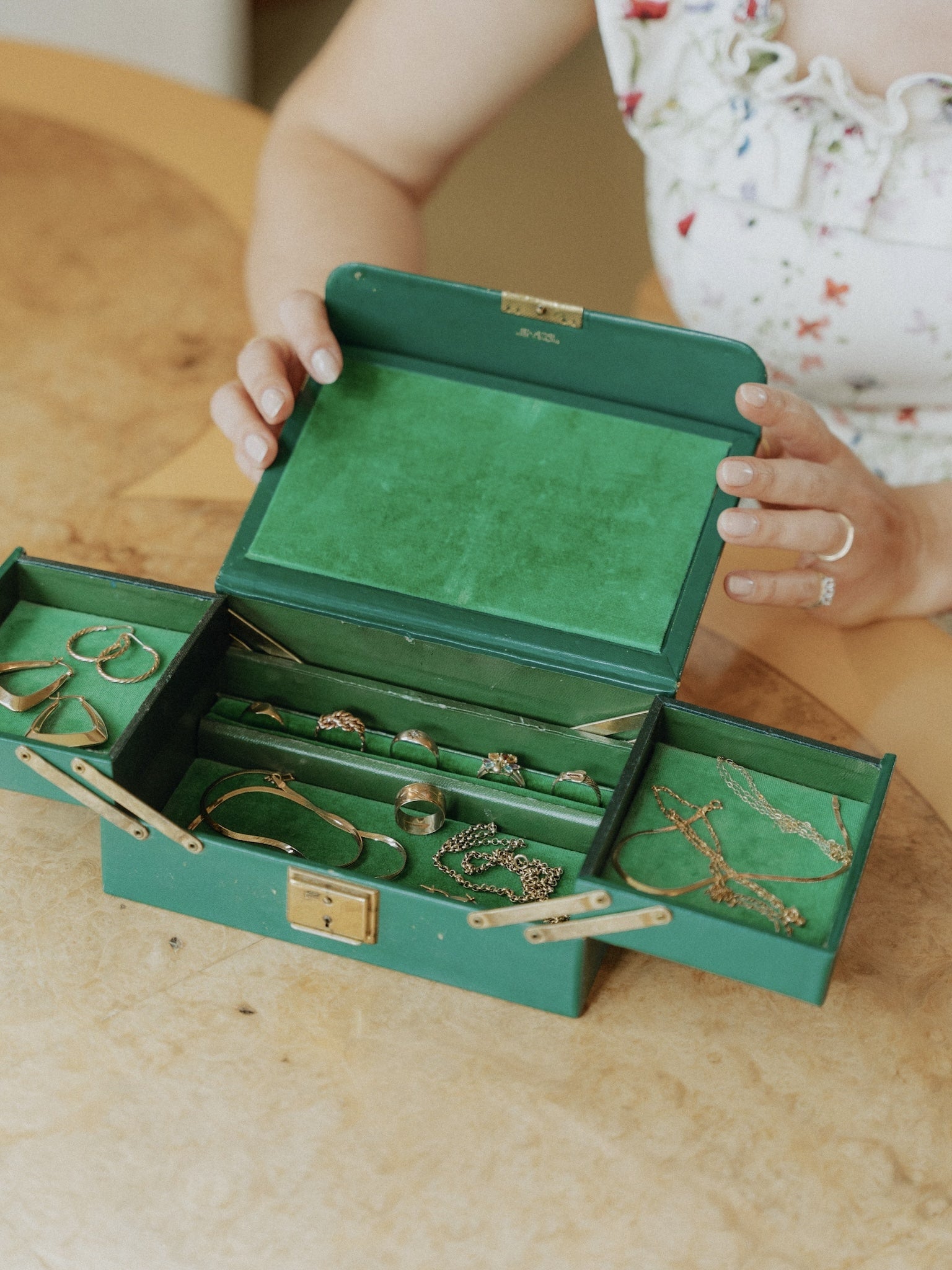 Vintage Green Cantilever Box